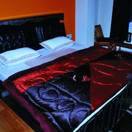 Hotel Mansarovar Banjār Dış mekan fotoğraf
