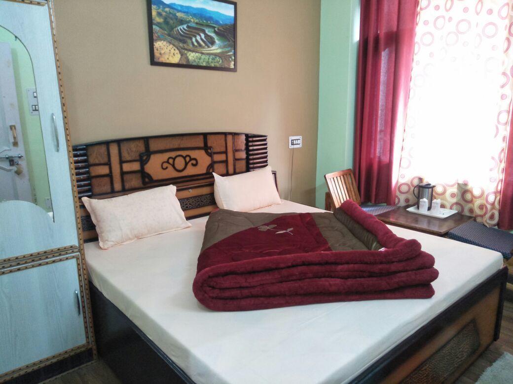 Hotel Mansarovar Banjār Dış mekan fotoğraf