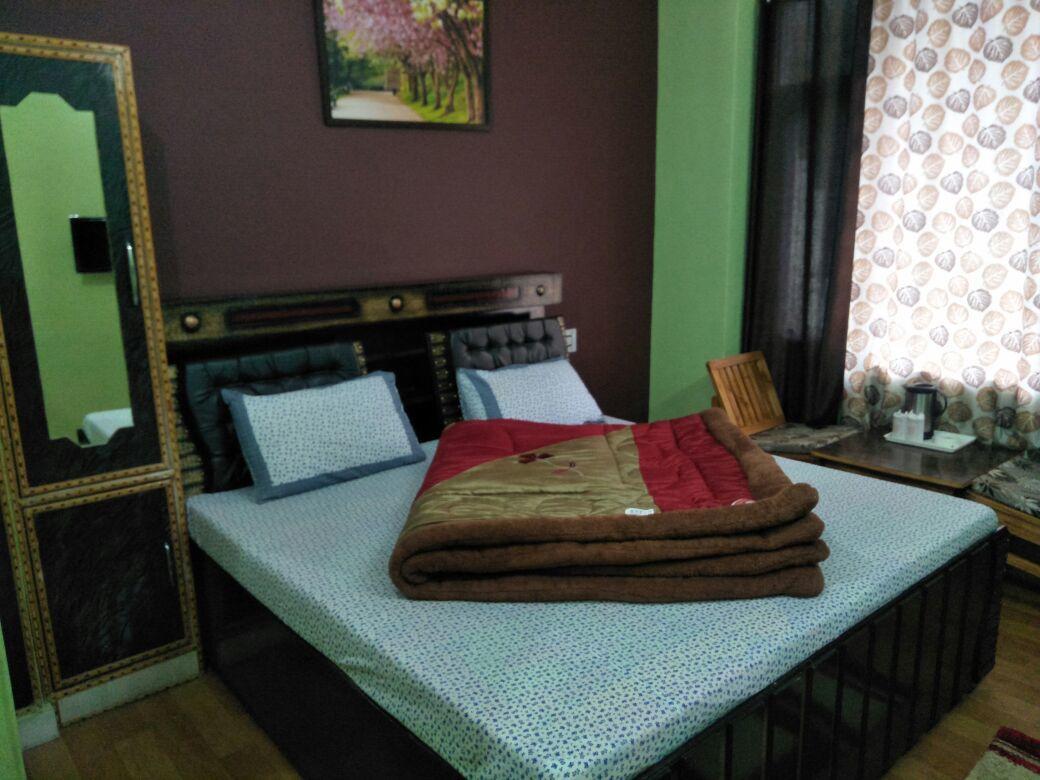 Hotel Mansarovar Banjār Dış mekan fotoğraf
