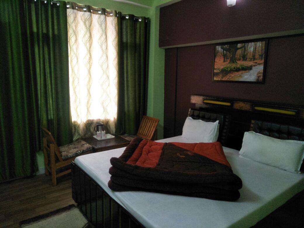 Hotel Mansarovar Banjār Dış mekan fotoğraf