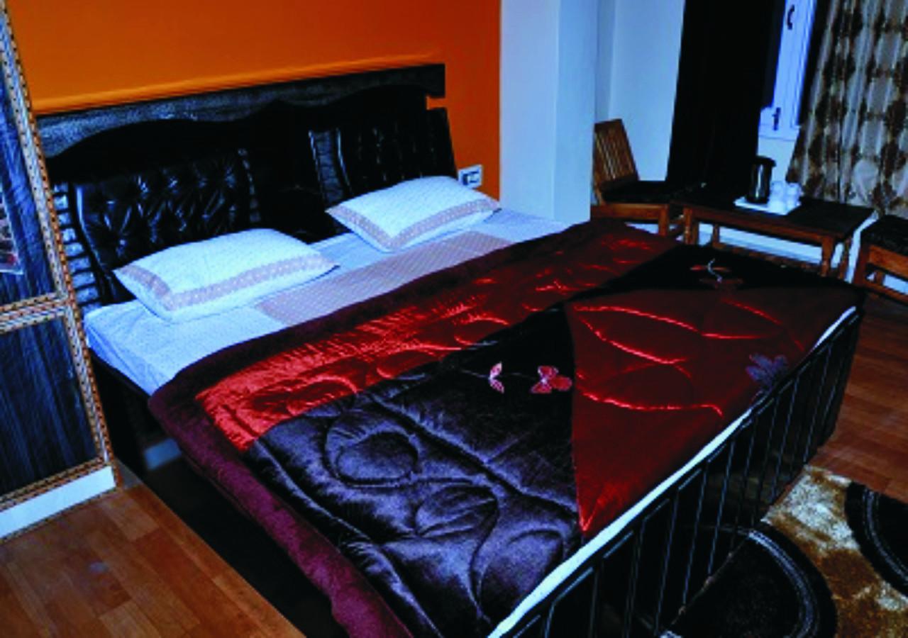Hotel Mansarovar Banjār Dış mekan fotoğraf